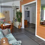 Salpalinjan Hovi מלון דירות לאפינרנטה