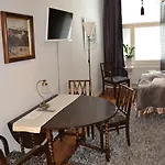 Salpalinjan Hovi מלון דירות 3*