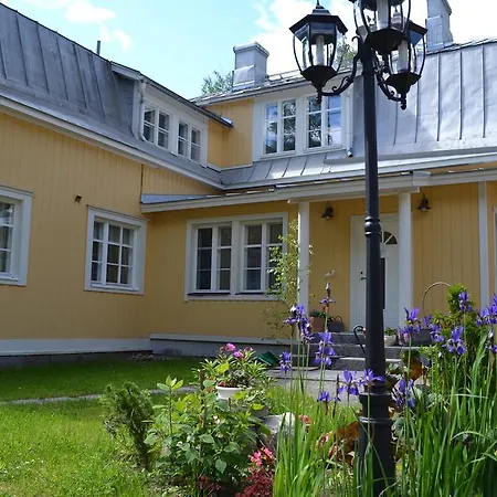 Huoneistohotelli Salpalinjan Hovi 3*