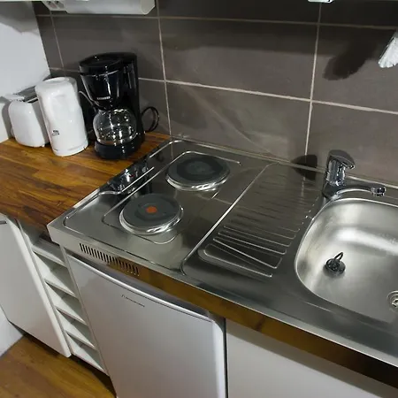 Huoneistohotelli Salpalinjan Hovi 3*