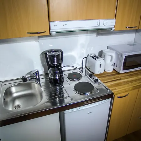 アパートホテル Salpalinjan Hovi 3*