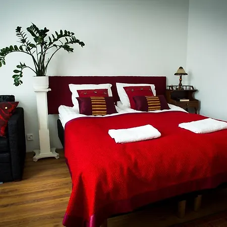 Salpalinjan Hovi Huoneistohotelli 3*