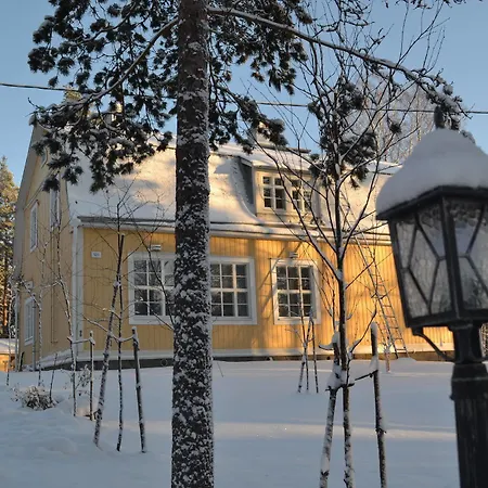 Salpalinjan Hovi Aparthotel 3*