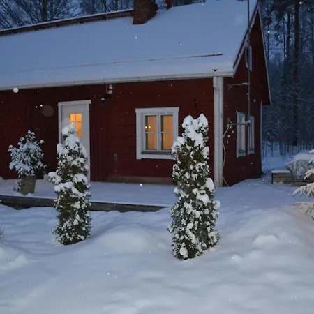 Huoneistohotelli Salpalinjan Hovi 3*